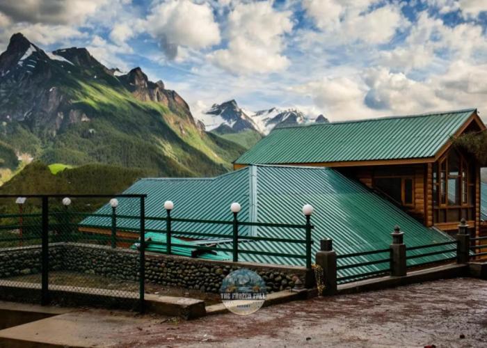 The FrozenFall Resort - Gulmarg