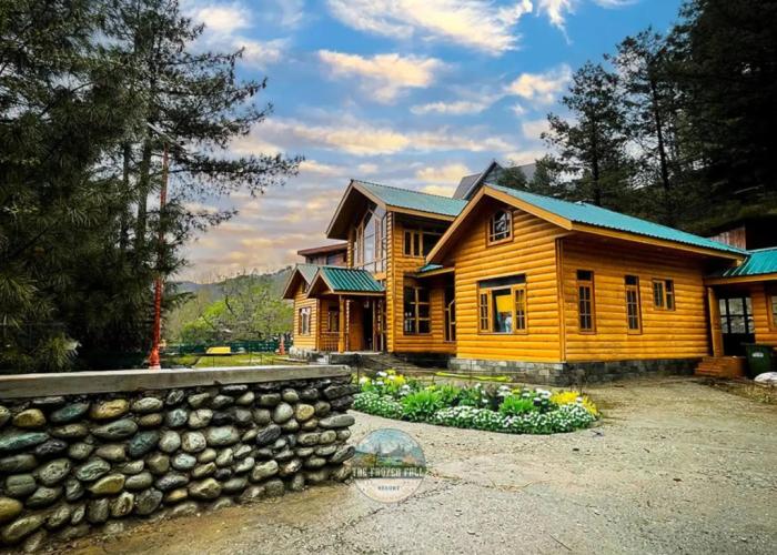 The FrozenFall Resort - Gulmarg
