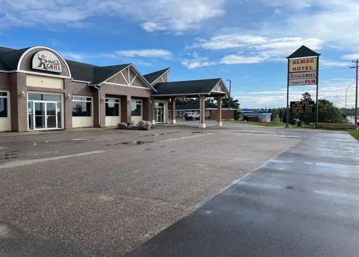 ALMAC HOTEL Lac La Biche