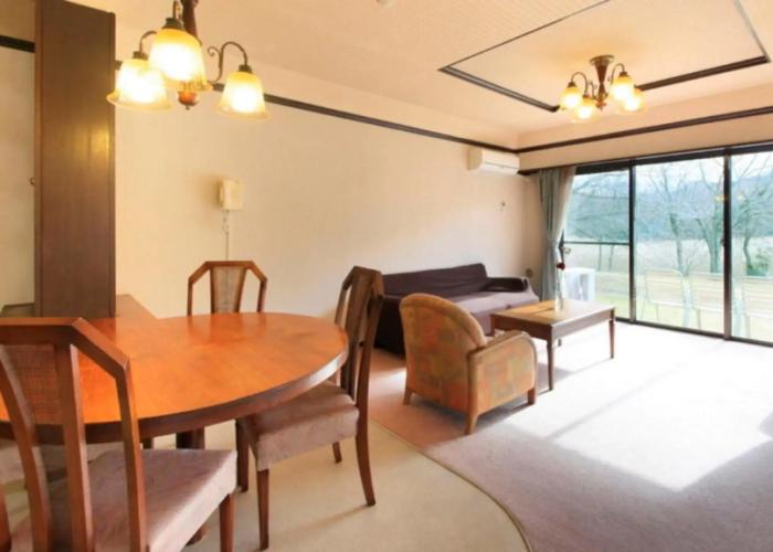 Izu Ippeki lake lakeside terrace