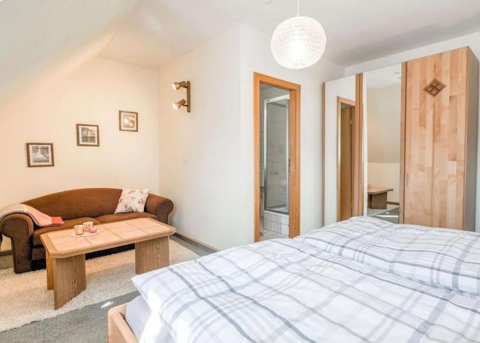 Large Holiday Apartment near Willingen with Private Garden & Terrace