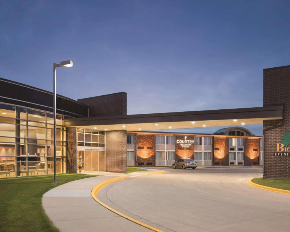 Country Inn & Suites by Radisson, Fergus Falls, MN