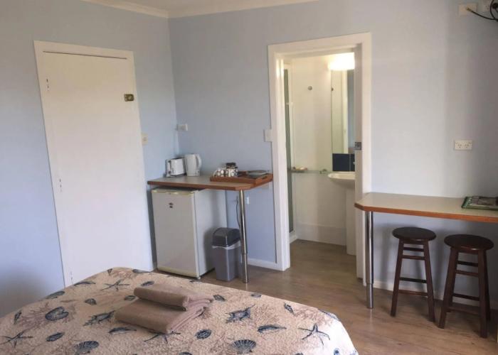 Cardwell Beachfront Motel