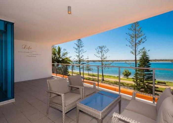 Silvershore Apartments on the Broadwater