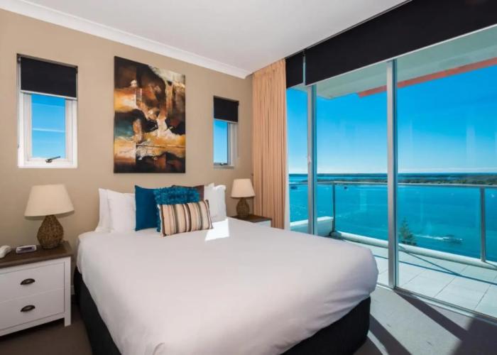 Silvershore Apartments on the Broadwater