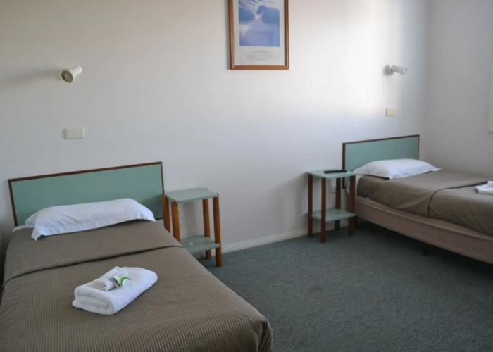 Hobart Tower Motel