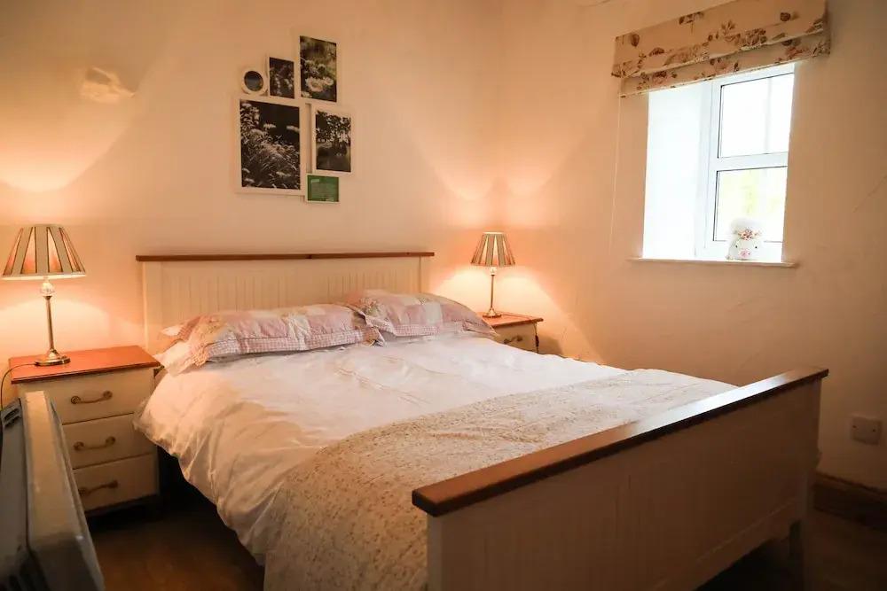 2 Bedroom Cottage Wisteria Cottage in Ballyconnell