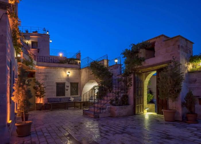 Sinasos Palace Cave Hotel