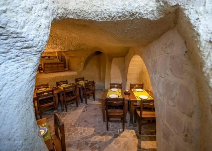 Sinasos Palace Cave Hotel