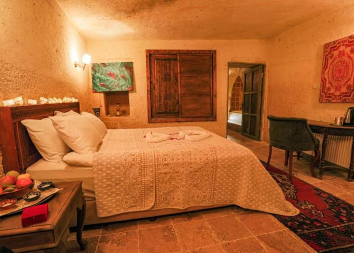 Sinasos Palace Cave Hotel