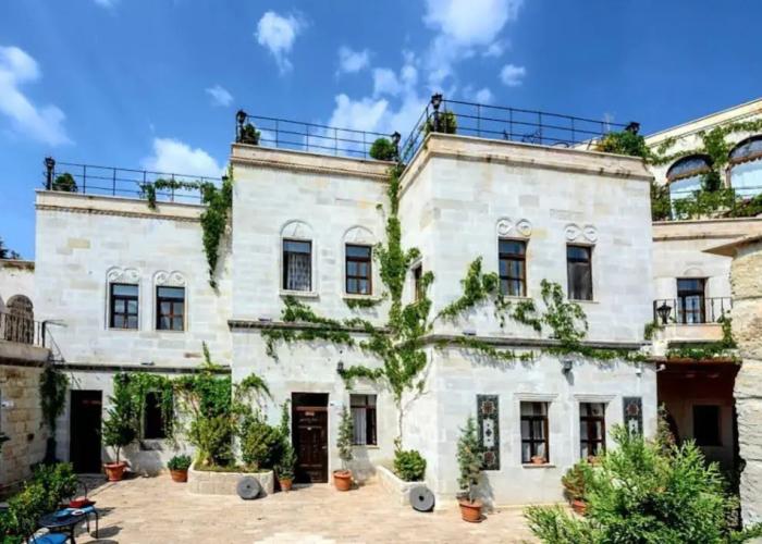 Sinasos Palace Cave Hotel