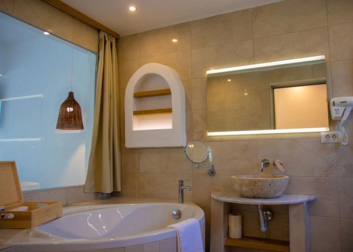 Alia Suites & Alia Beachfront Suites and Spa