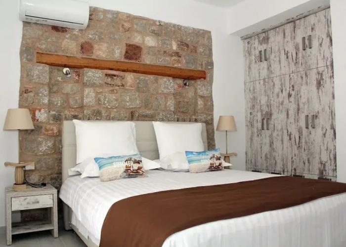Haraki Stone Apartments