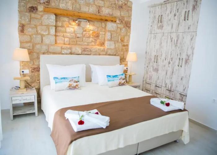 Haraki Stone Apartments