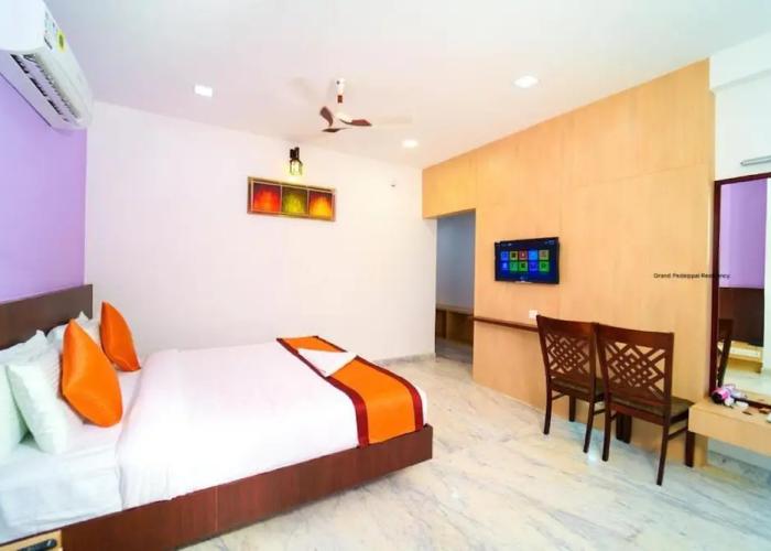 Hotel Grand Padappai Residency