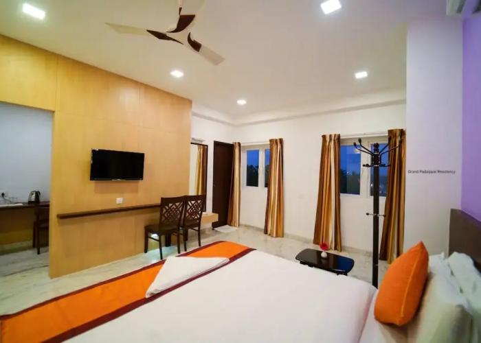 Hotel Grand Padappai Residency