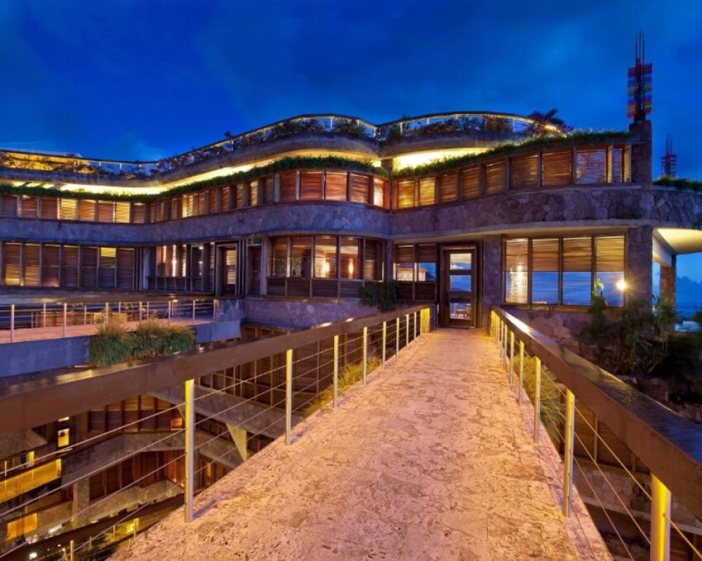 Jade Mountain Resort