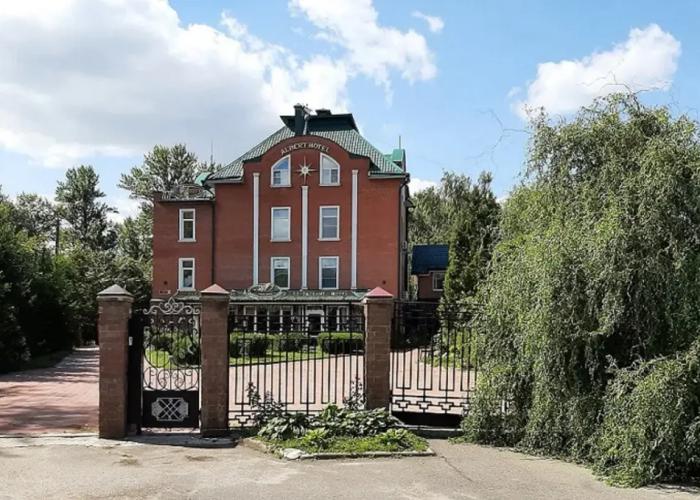 Albert Hotel - Hotel and restaurant complex 
