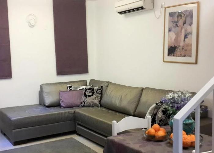 Nuriel Fruit & Guest House