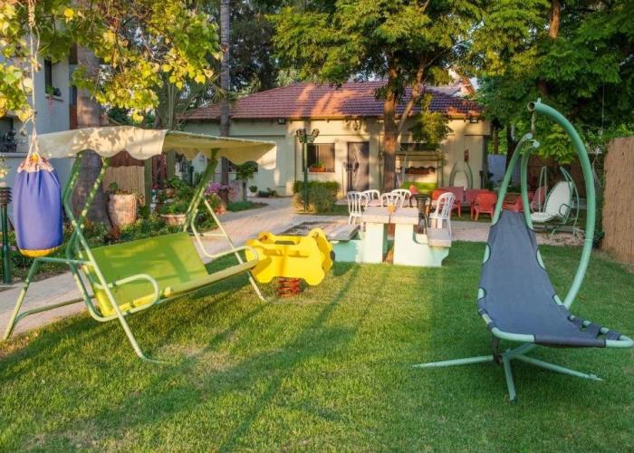 Nuriel Fruit & Guest House