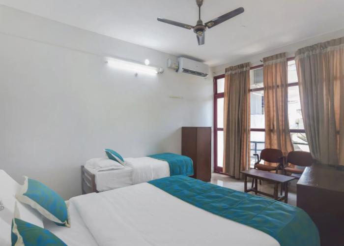OYO 13581 Hotel Raj