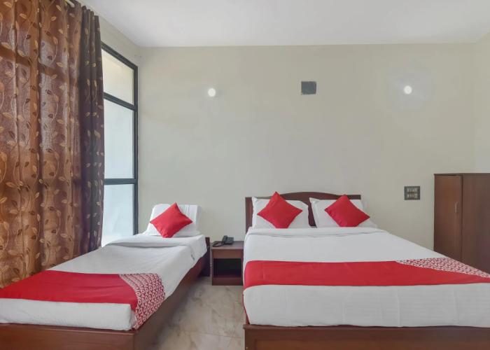 OYO 13581 Hotel Raj