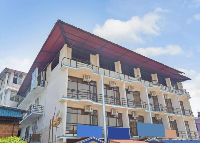 OYO 13581 Hotel Raj