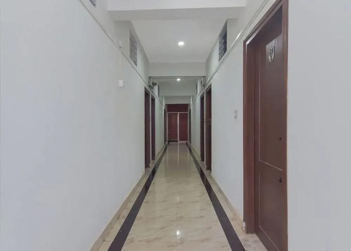 OYO 13581 Hotel Raj