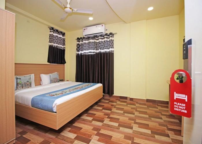 OYO 9563 Hotel RR Residency