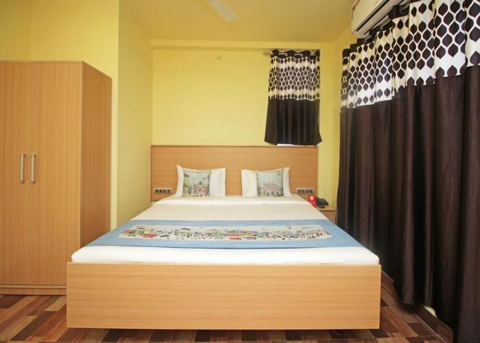 OYO 9563 Hotel RR Residency