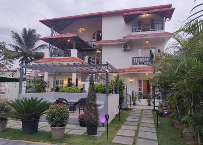 Elegant Holiday Homes