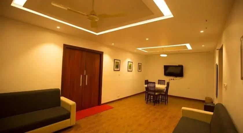 фото Hotel Devaragam