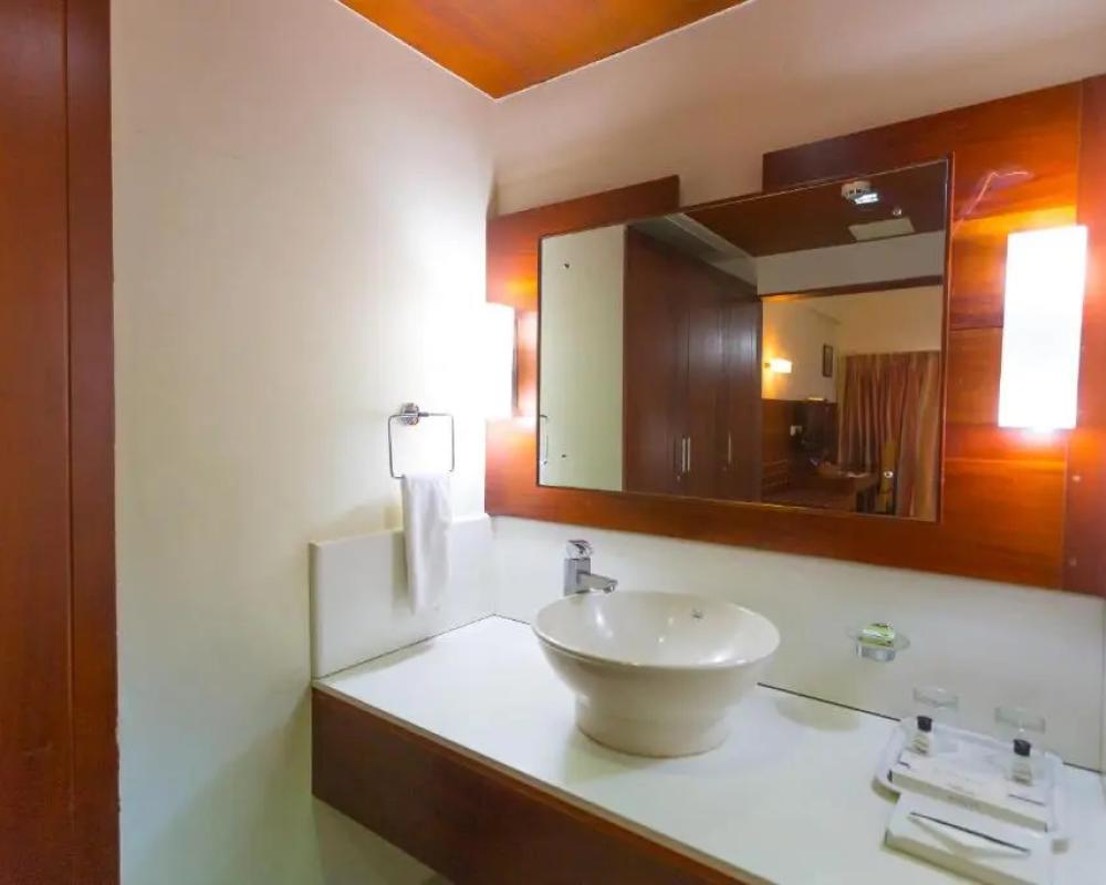 фото Hotel Devaragam