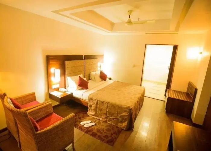 Hotel Devaragam