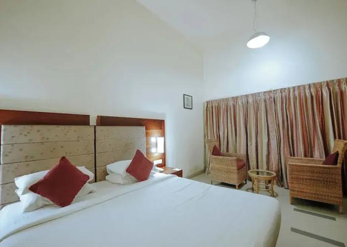Hotel Devaragam