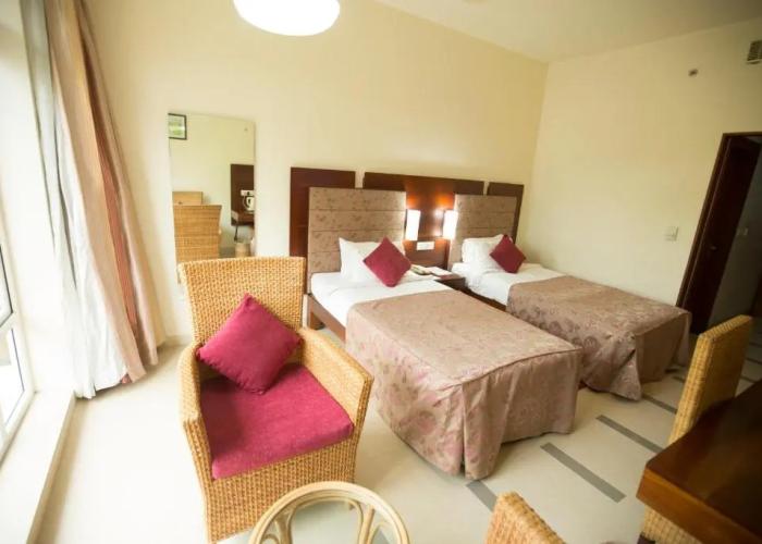 Hotel Devaragam