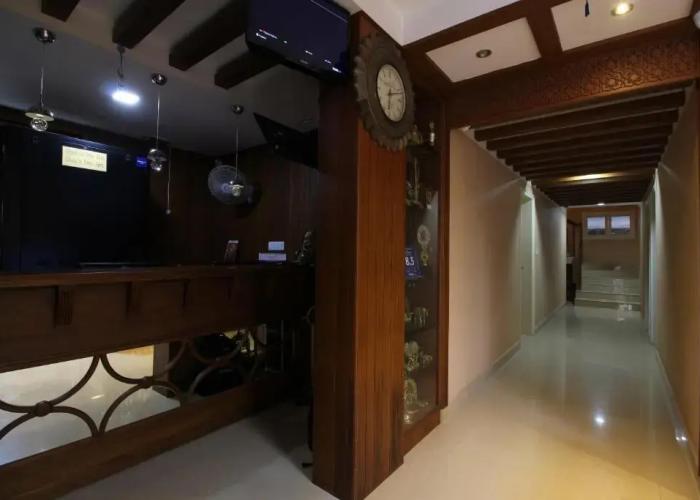 Srivar Hotels