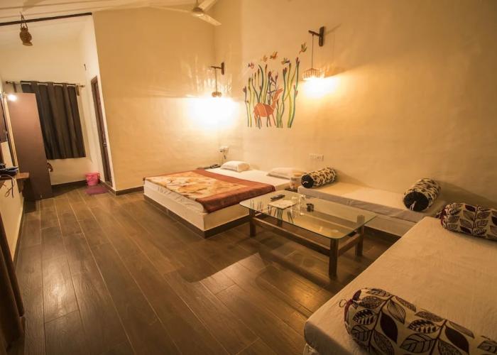 WOW STAYZ2 Pachmarhi Foothill Cottages