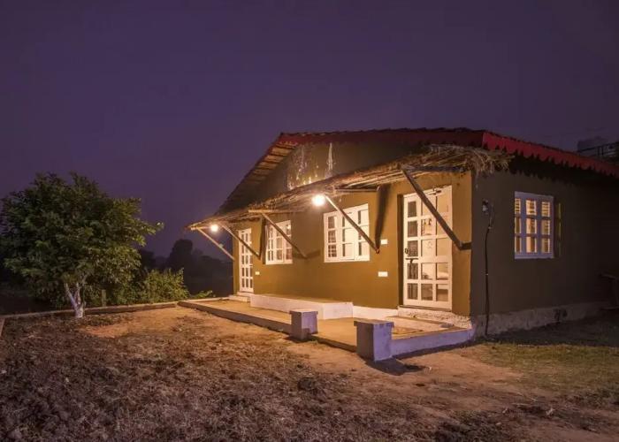 WOW STAYZ2 Pachmarhi Foothill Cottages