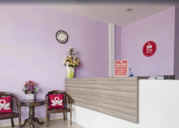 OYO 275 Senyum Inn