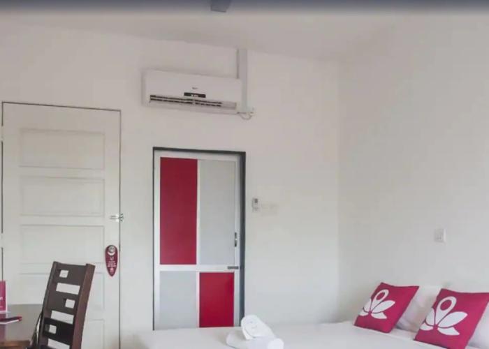 OYO 275 Senyum Inn
