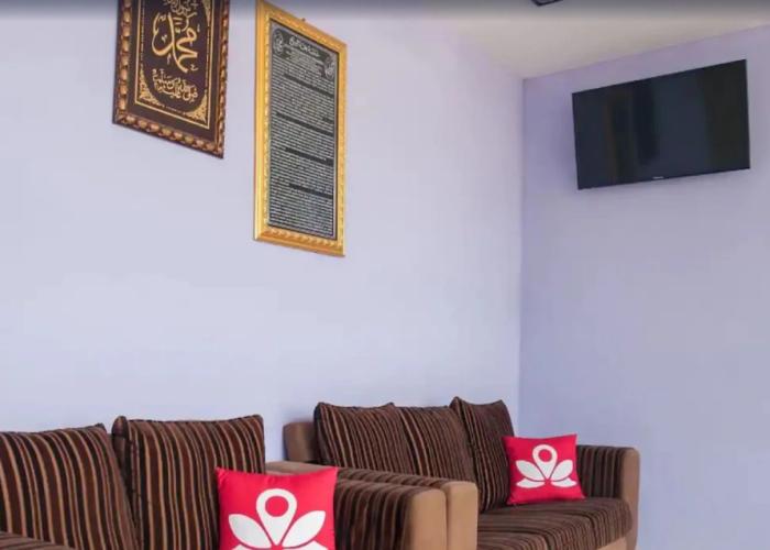 OYO 275 Senyum Inn