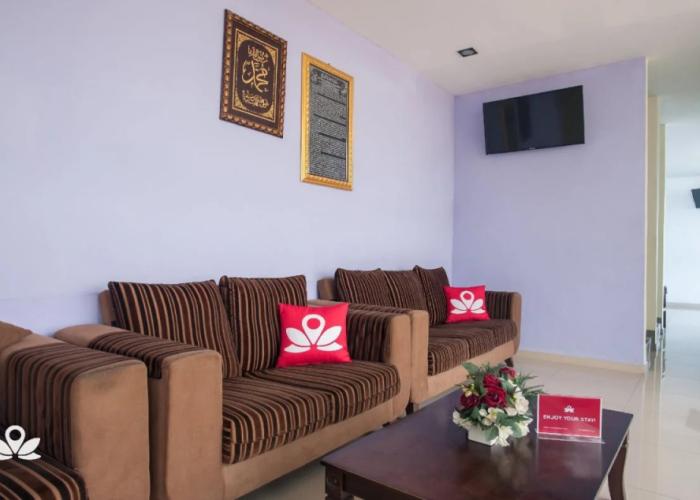 OYO 275 Senyum Inn