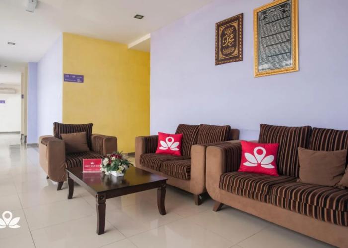 OYO 275 Senyum Inn