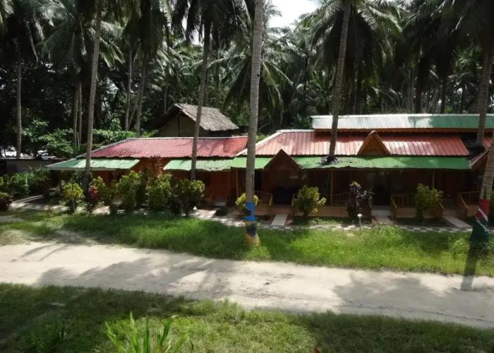 Gold India Beach Resort