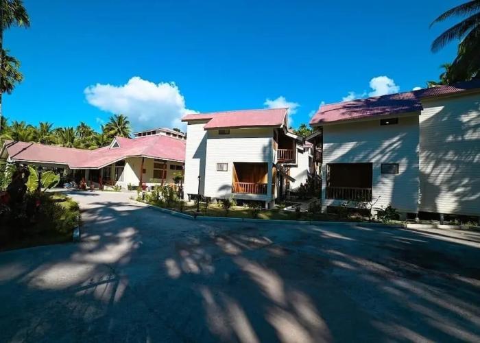 Bowfin Resort