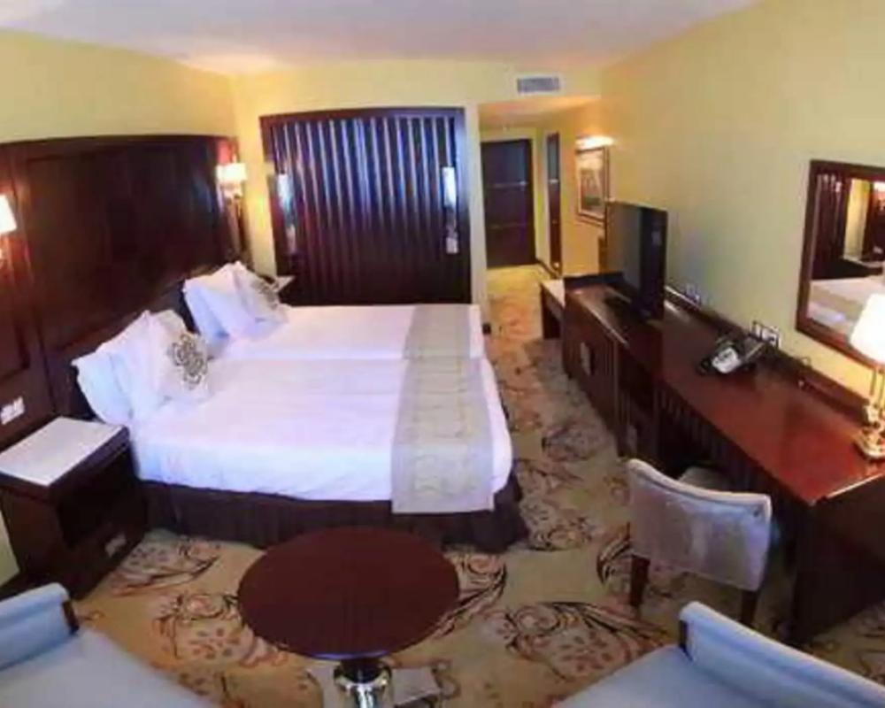 фото Oasis Hotel