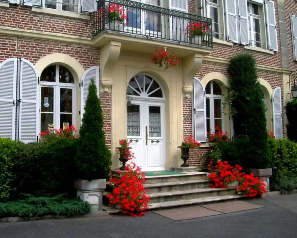 Logis Le Clos du Montvinage Rest. Auberge Val De l'Oise