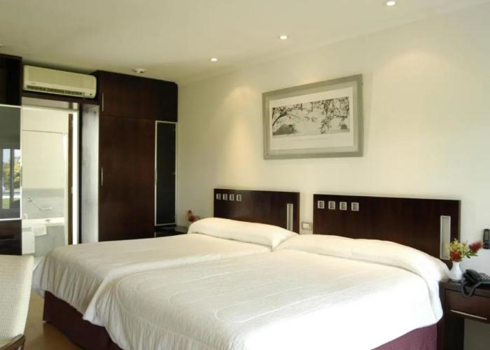 Camberland Resort And Suites Pilar