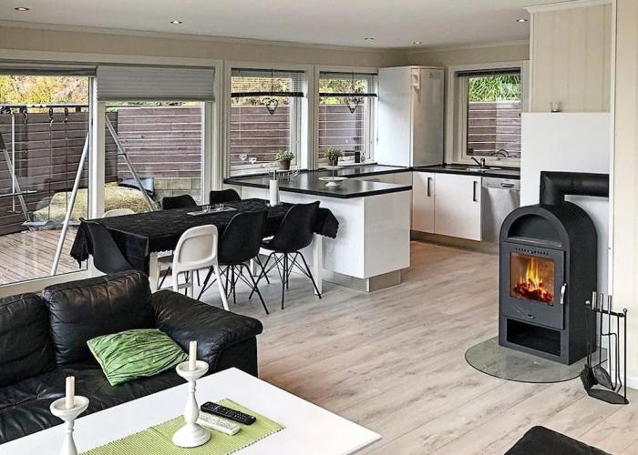 10 Person Holiday Home in Lyngdal-by Traum